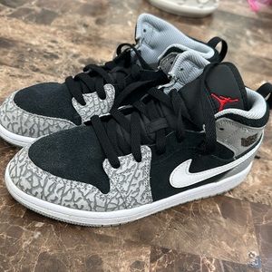 Kids jordan 1 mid